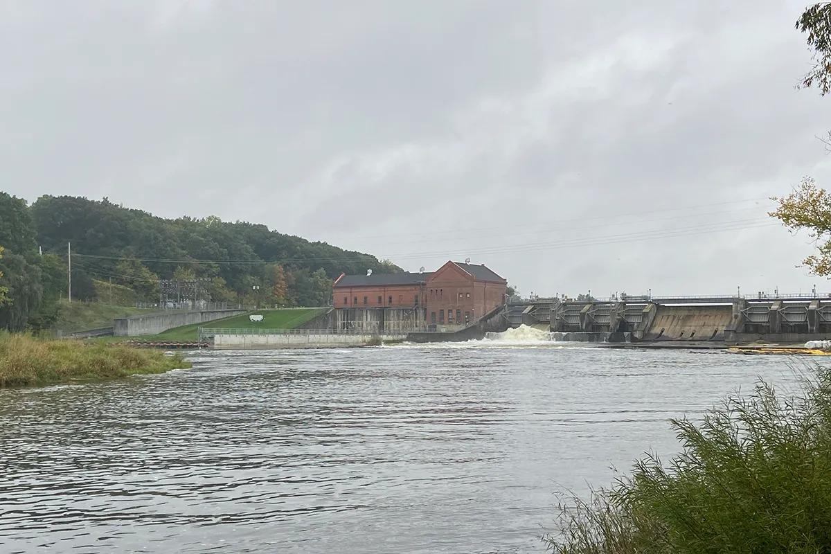 Michigan hunting and fishing regulator votes to oppose dam sale